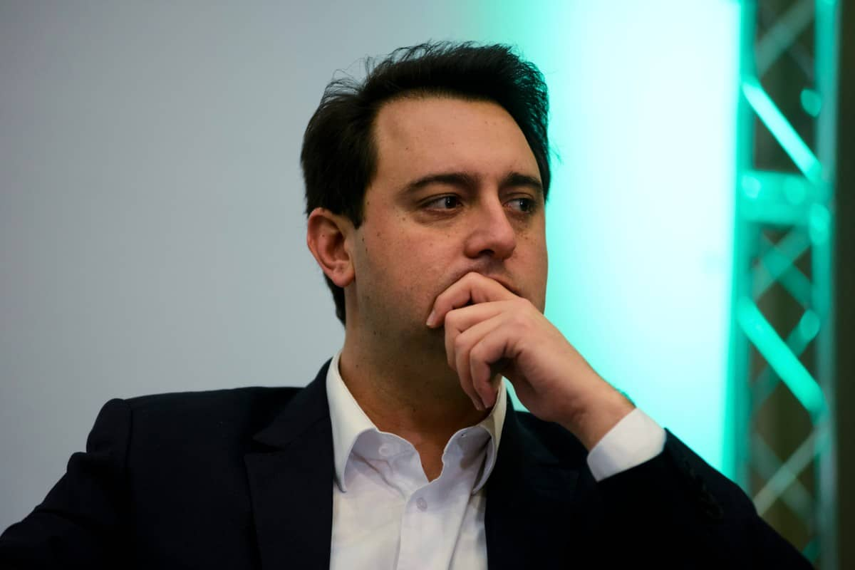 Ratinho Jr criou mais de 1100 cargos comissionados durante sua gestão, além de nove secretarias.