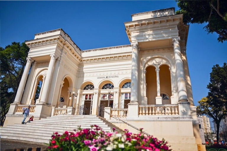 Câmara aprova aumento no IPTU para milhares de imóveis em Curitiba